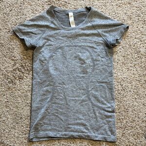 lululemon athletica Heather Gray Short Sleeve Tee